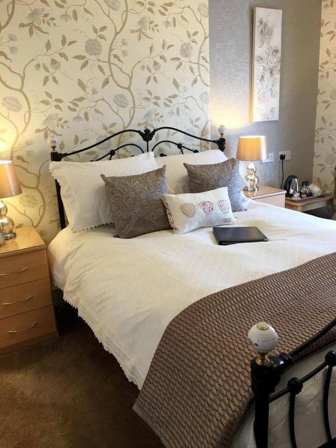 Stratford House Exclusively For Adults Hotel Ландъндо Екстериор снимка
