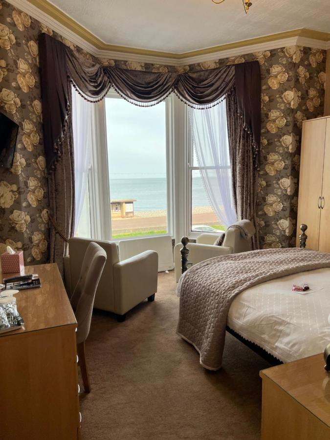Stratford House Exclusively For Adults Hotel Ландъндо Екстериор снимка