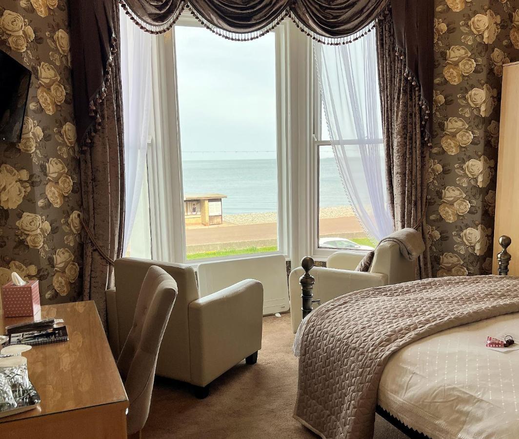 Stratford House Exclusively For Adults Hotel Ландъндо Екстериор снимка