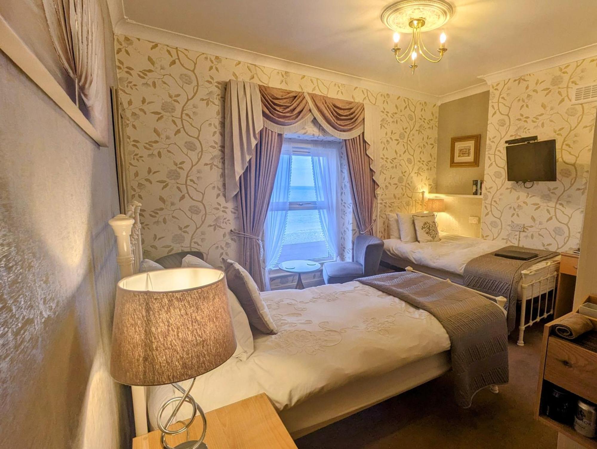 Stratford House Exclusively For Adults Hotel Ландъндо Екстериор снимка