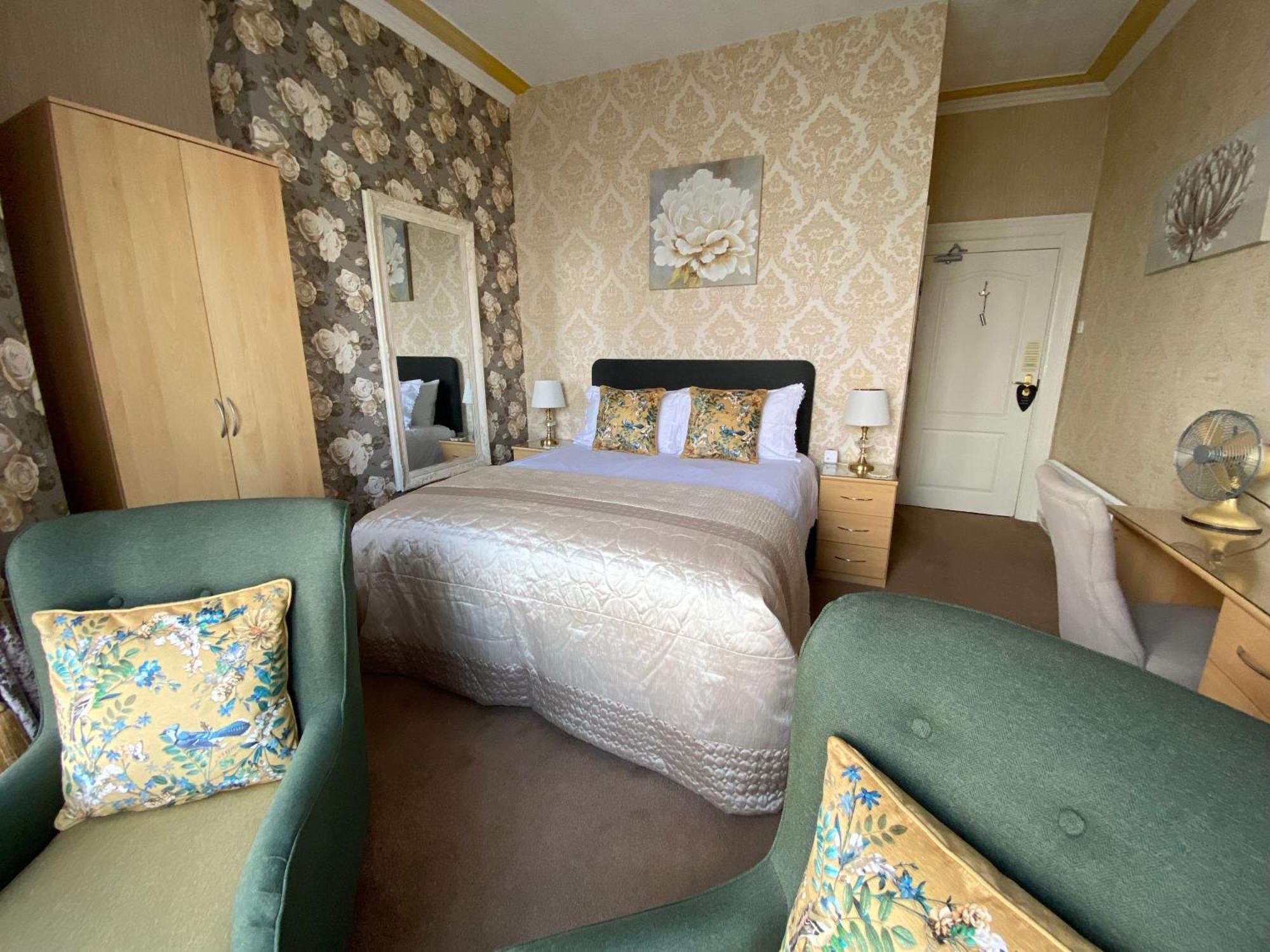 Stratford House Exclusively For Adults Hotel Ландъндо Екстериор снимка