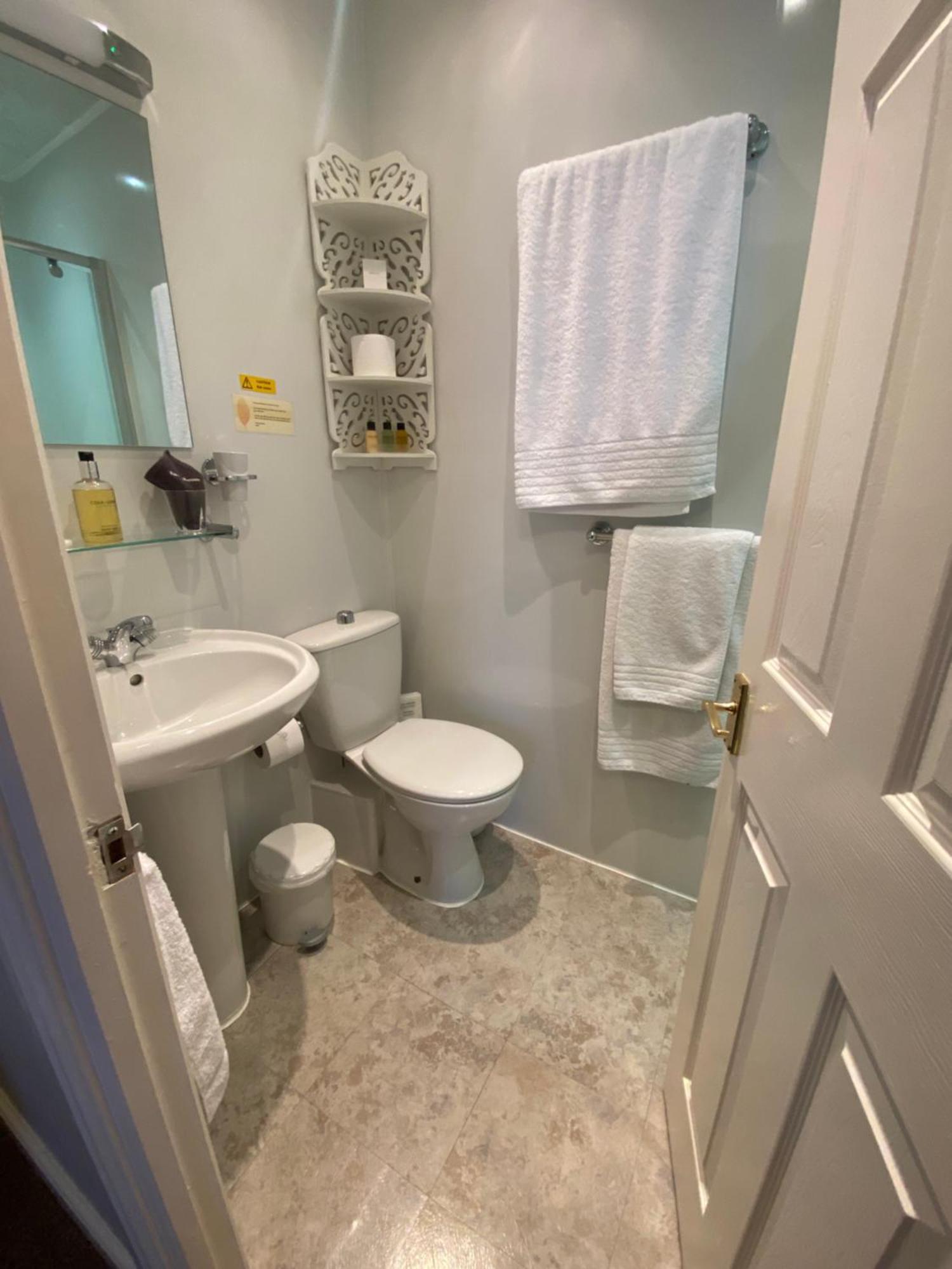 Stratford House Exclusively For Adults Hotel Ландъндо Екстериор снимка