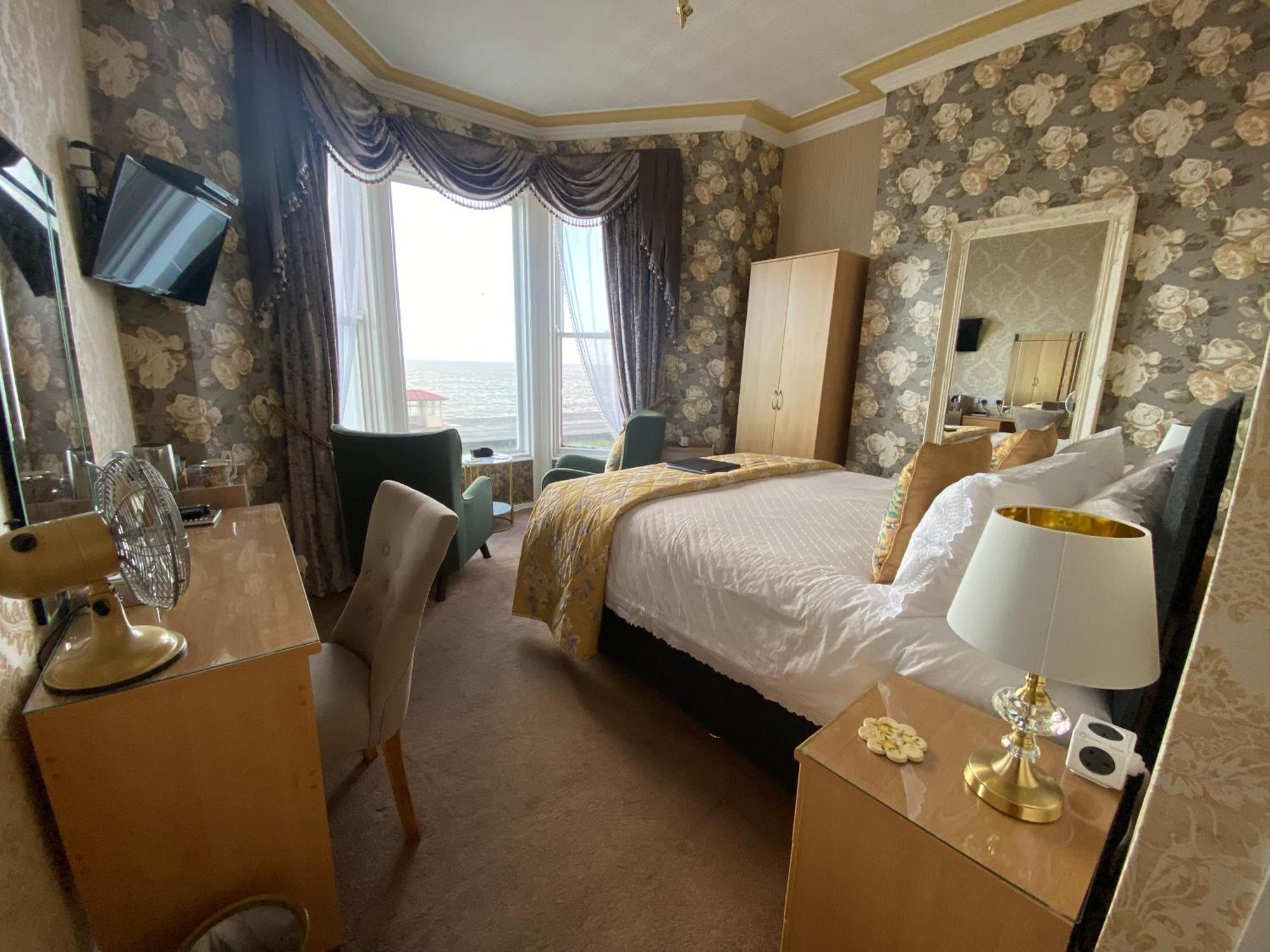 Stratford House Exclusively For Adults Hotel Ландъндо Екстериор снимка