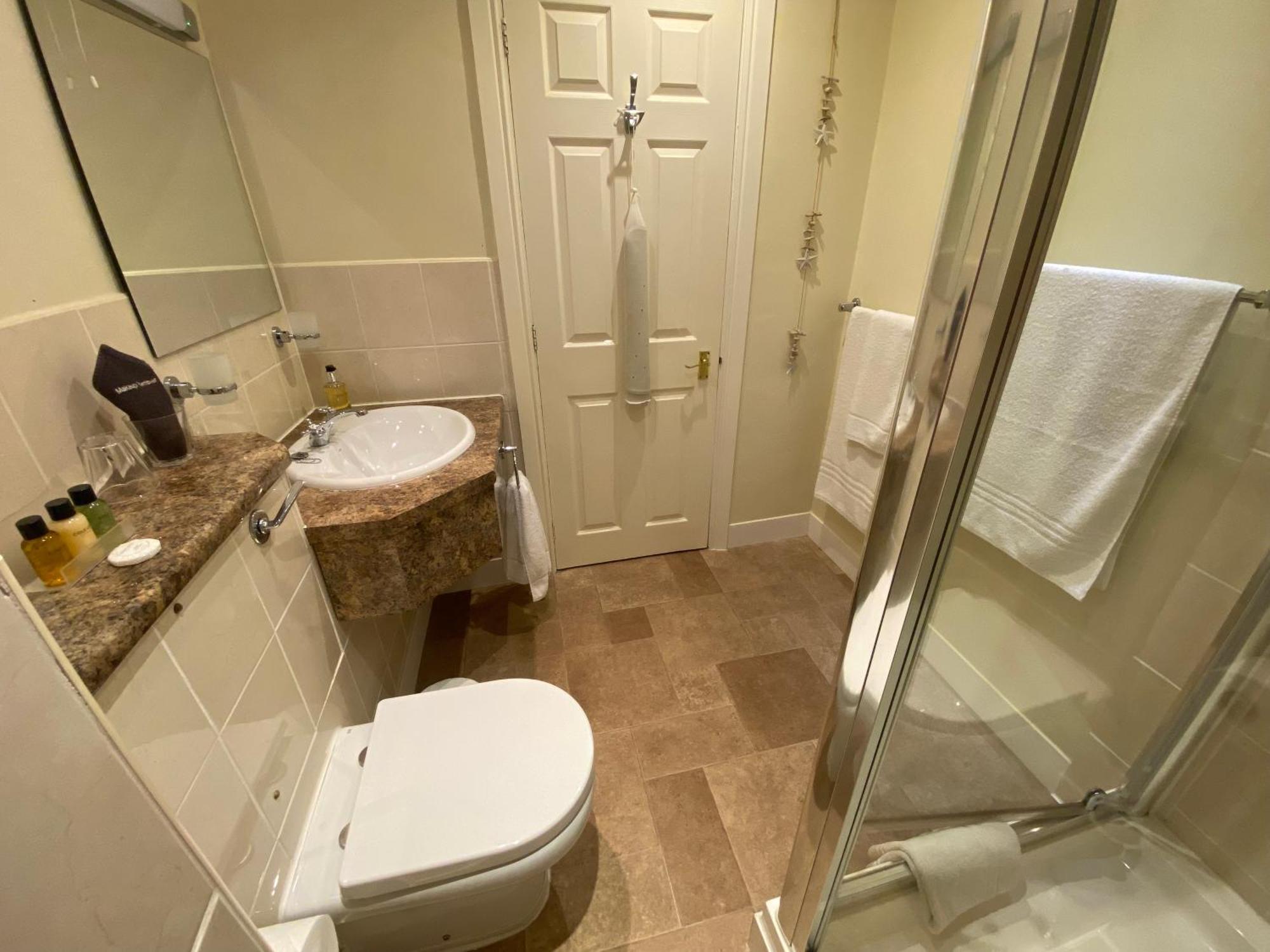 Stratford House Exclusively For Adults Hotel Ландъндо Екстериор снимка